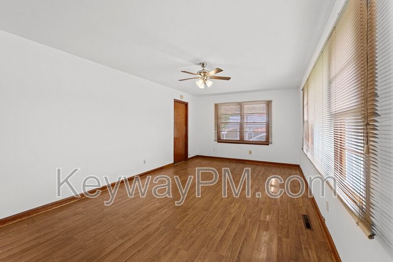 1457 Columbia Highway North property image