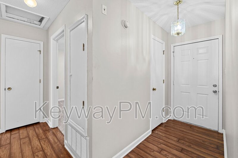 2908 Cable Way property image