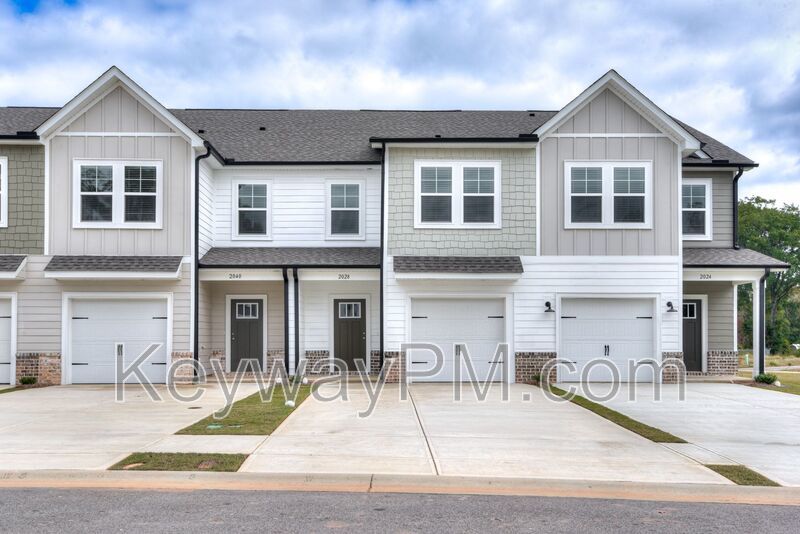 2028 Denmarke Avenue SE - Miller Landing property image