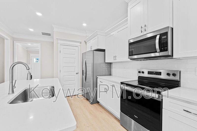 3205 Venetian Drive - Village Square property image