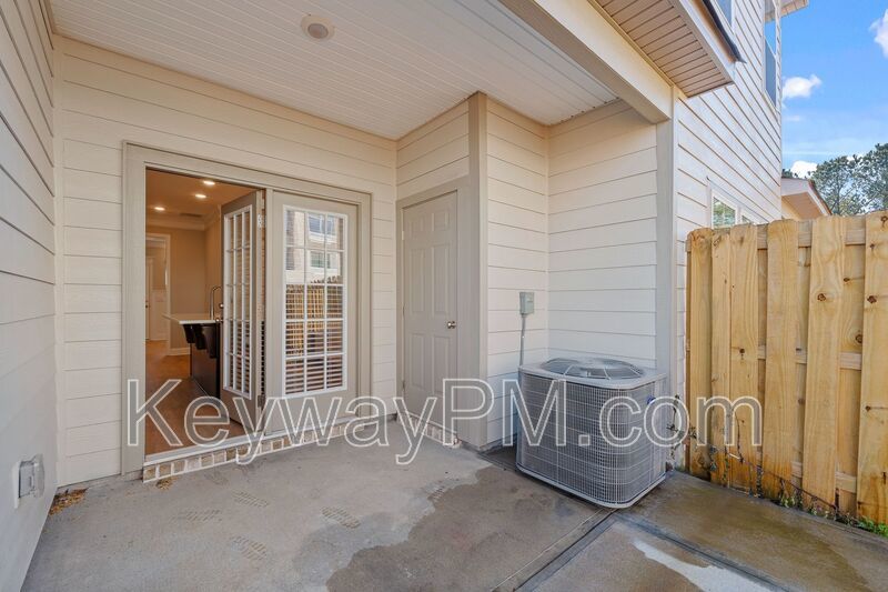 3205 Venetian Drive - Village Square property image