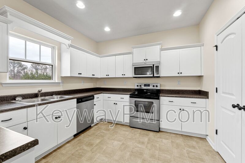 307 Crowne Heights Way - Chamblin Ridge property image