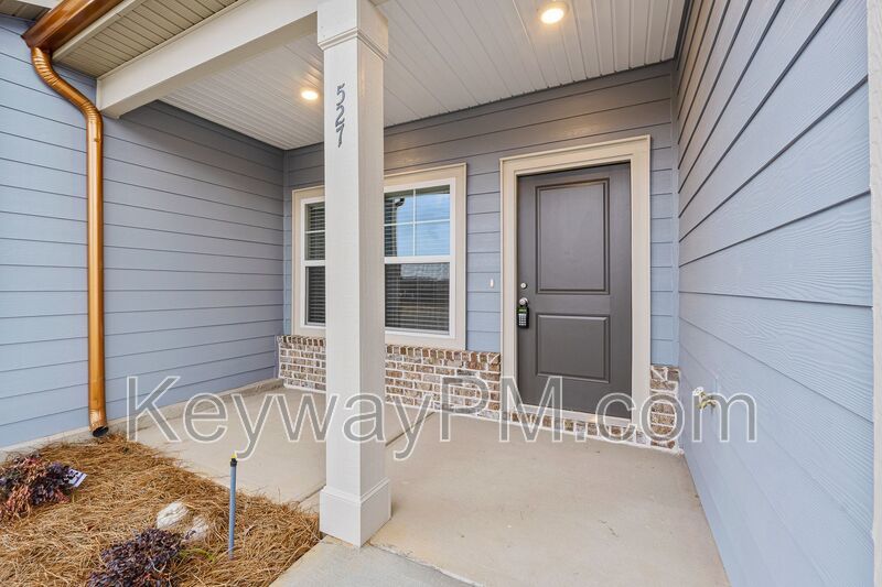 521 Yuma Lane - Village Square property image