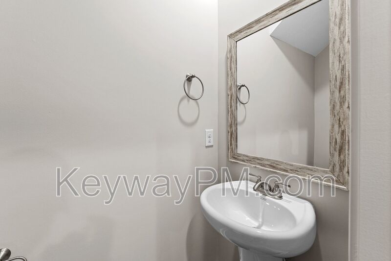 563 Yuma - Village Square property image