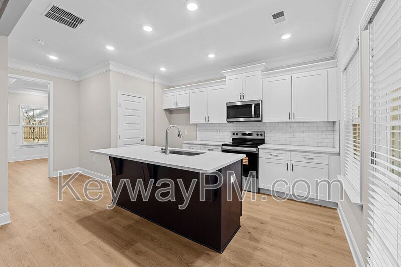 563 Yuma - Village Square property image