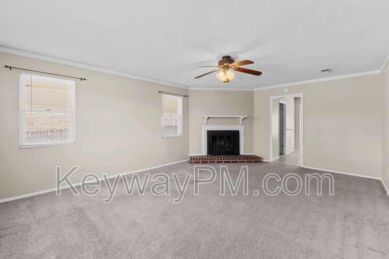 4553 Hillside Drive - Evanston property image