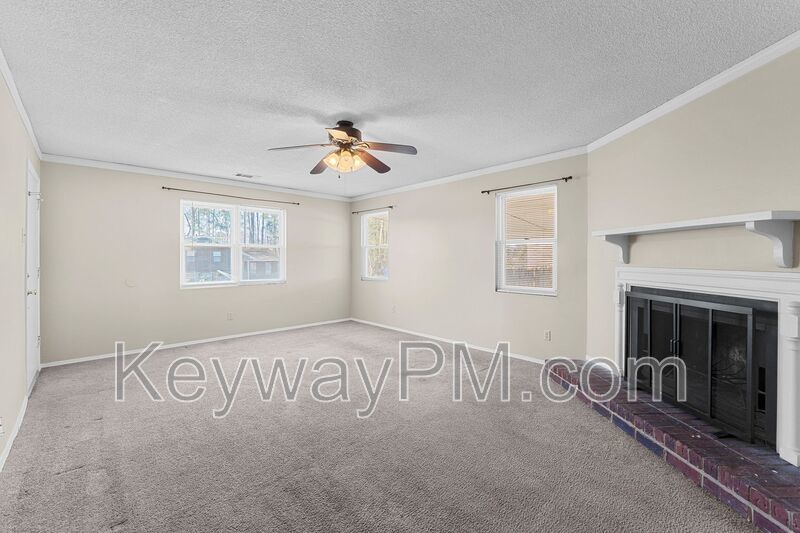 4553 Hillside Drive - Evanston property image