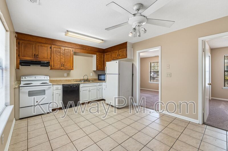 912 Jones Drive NW - Colonial Village property image