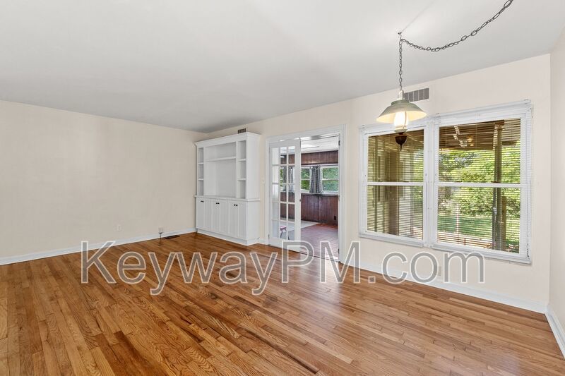 2423 Brentwood Place property image