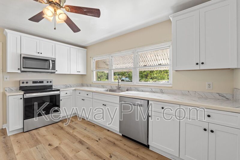 2423 Brentwood Place property image