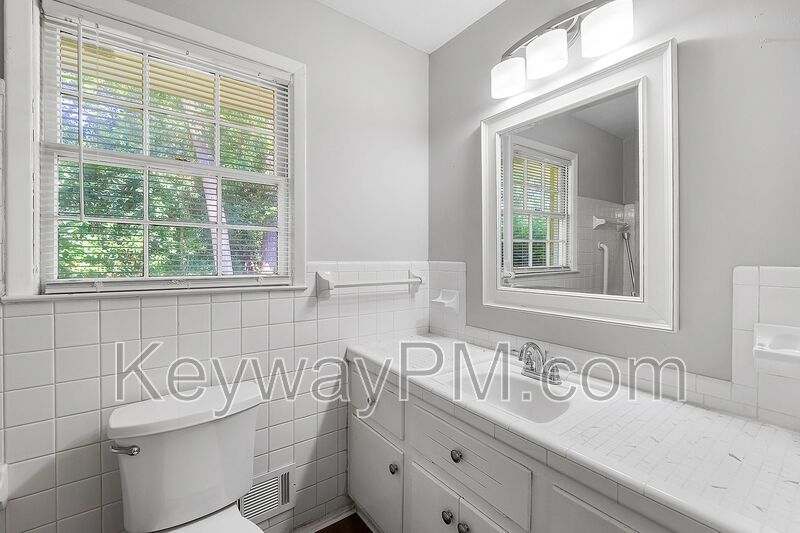 622 Canterbury Drive - Brynwood property image