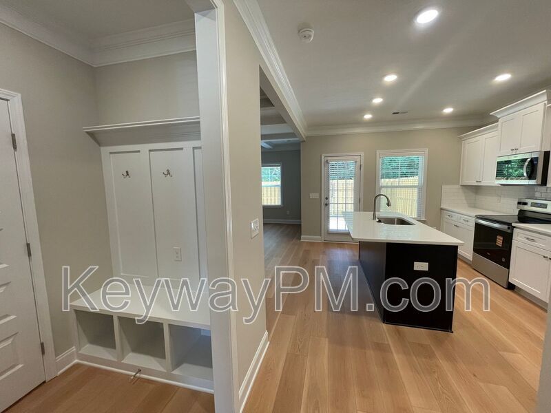 3035 Venetian Drive- Village Square property image