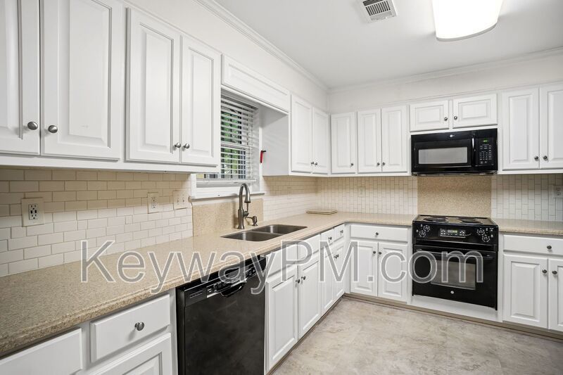 3420 Linderwood Drive-Pepperidge property image