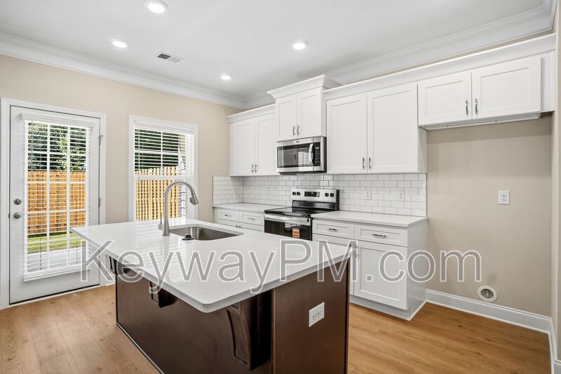 3045 Venetian Drive- Village Square property image