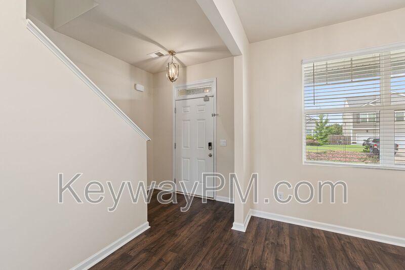 3262 Carmine Avenue - High Hills property image