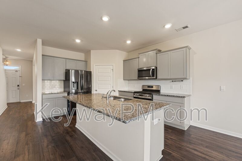3262 Carmine Avenue - High Hills property image