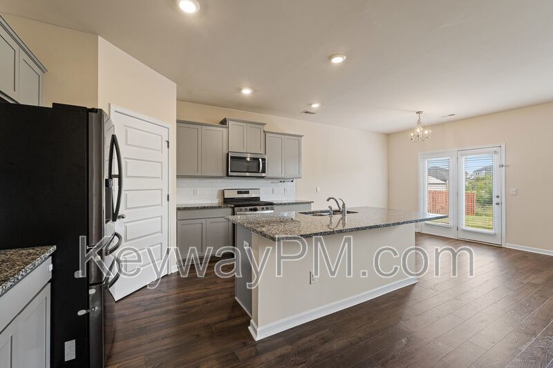 3262 Carmine Avenue - High Hills property image