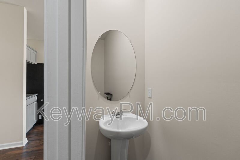3262 Carmine Avenue - High Hills property image