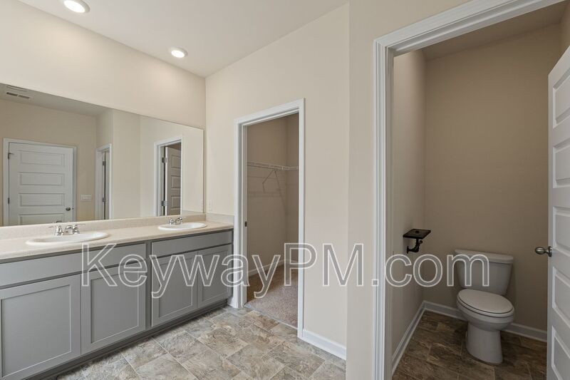3262 Carmine Avenue - High Hills property image