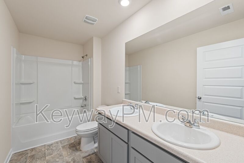 3262 Carmine Avenue - High Hills property image