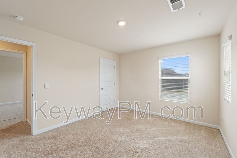 3262 Carmine Avenue - High Hills property image