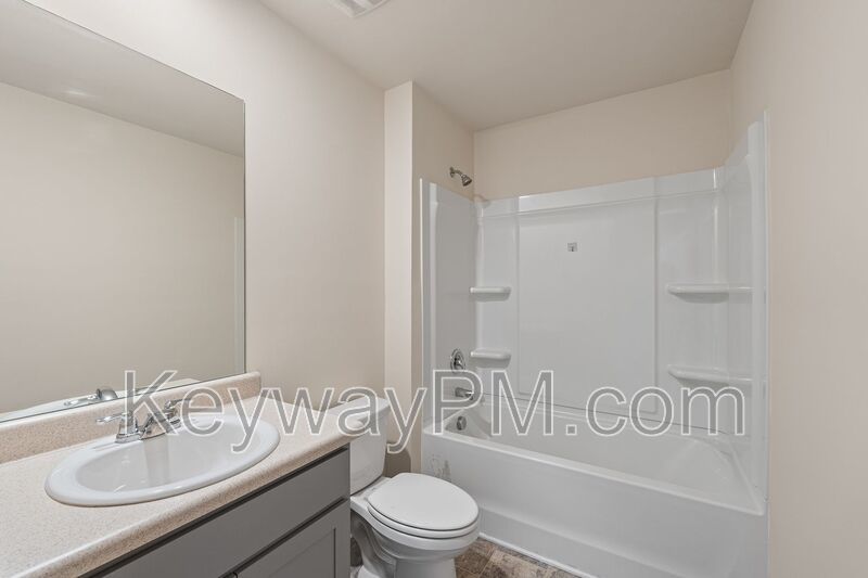 3262 Carmine Avenue - High Hills property image