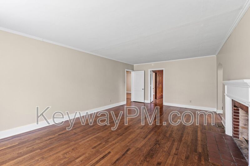 2334 Redwood Drive property image