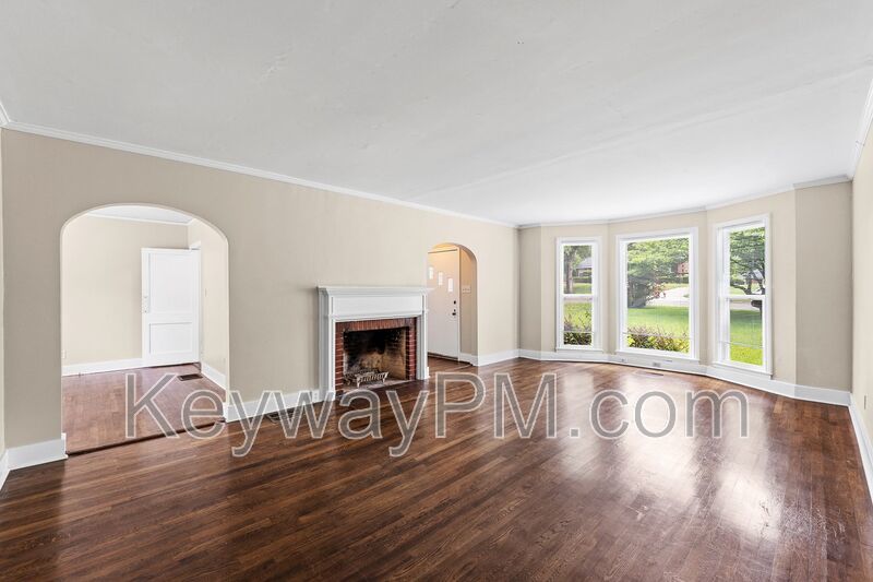 2334 Redwood Drive property image