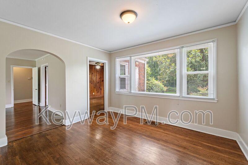 2334 Redwood Drive property image