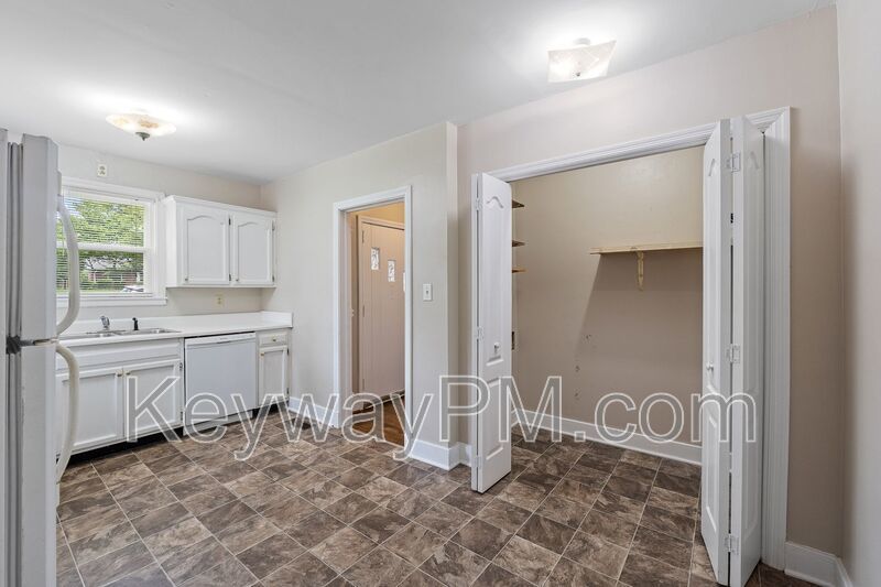 2334 Redwood Drive property image