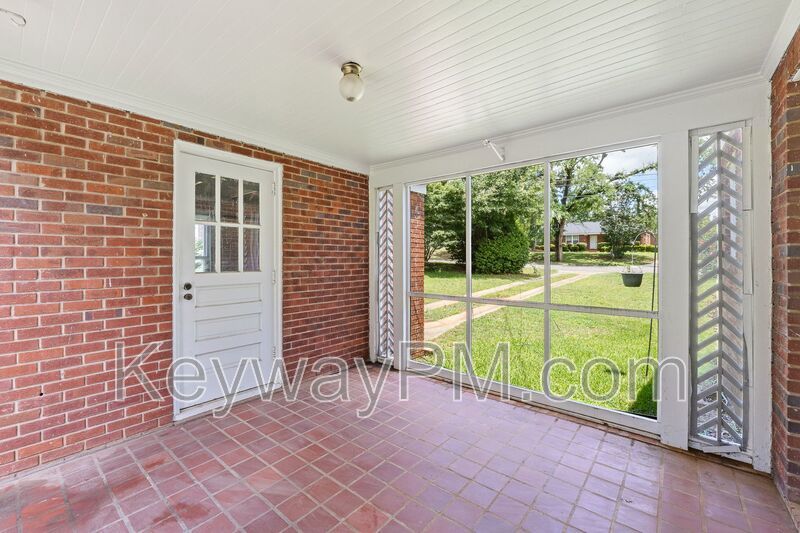 2334 Redwood Drive property image