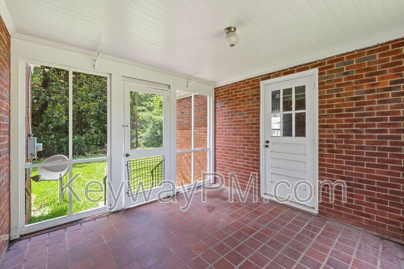 2334 Redwood Drive property image
