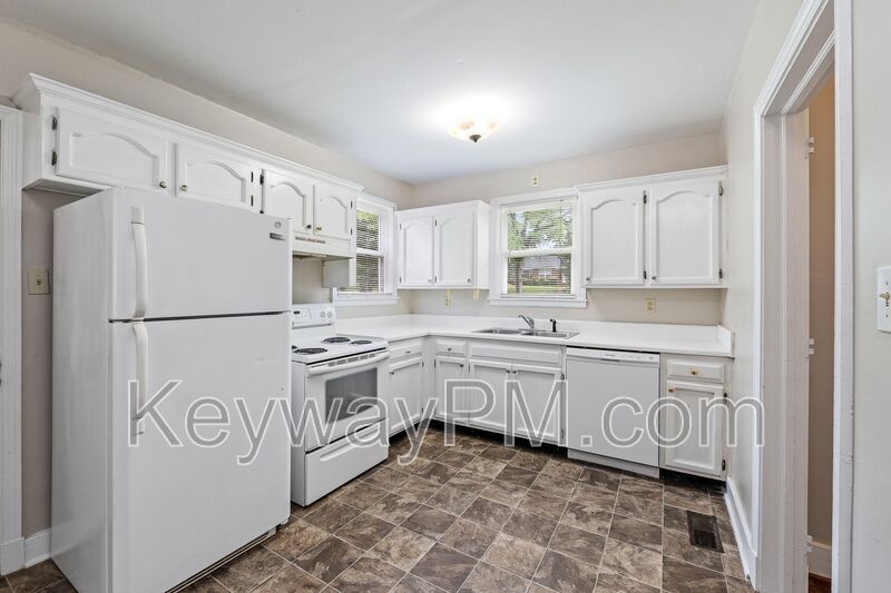 2334 Redwood Drive property image