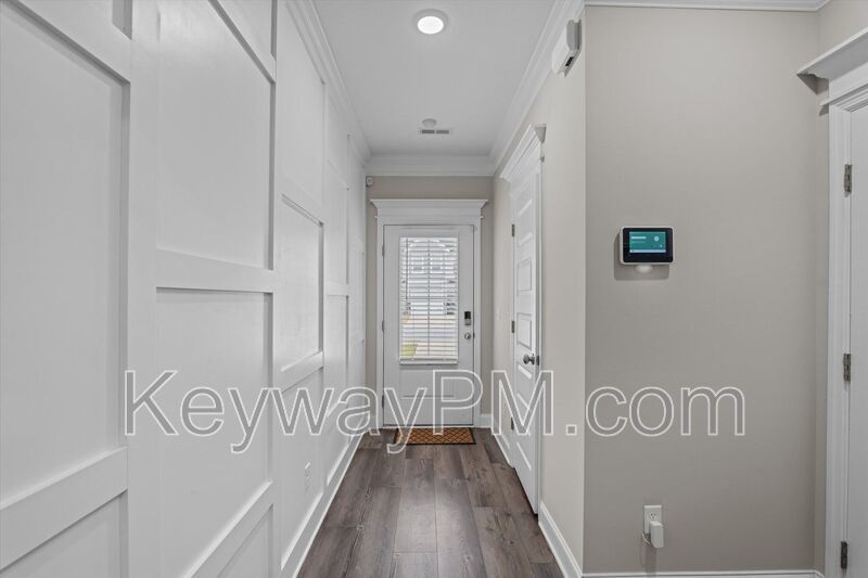 1043 Linsmore Ave- Canterbury Farms property image