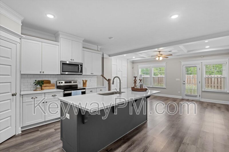 1043 Linsmore Ave- Canterbury Farms property image
