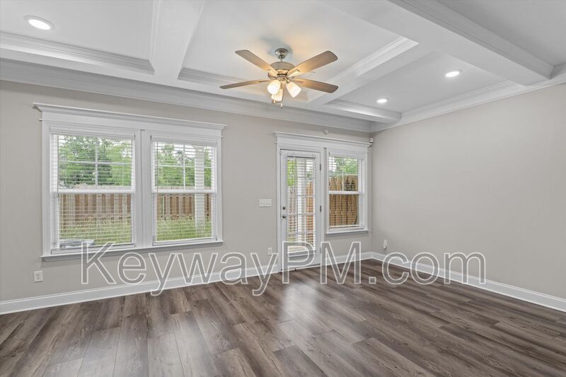 1043 Linsmore Ave- Canterbury Farms property image