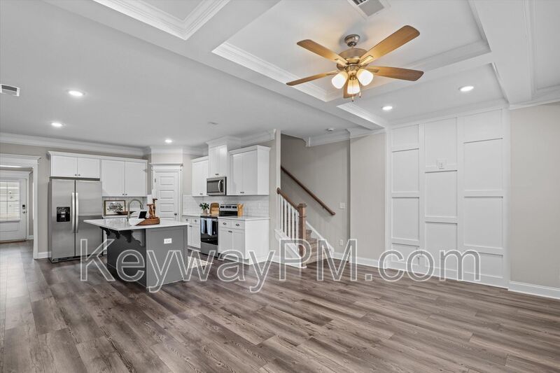 1043 Linsmore Ave- Canterbury Farms property image