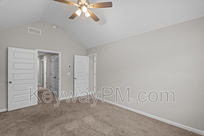 1043 Linsmore Ave- Canterbury Farms property image