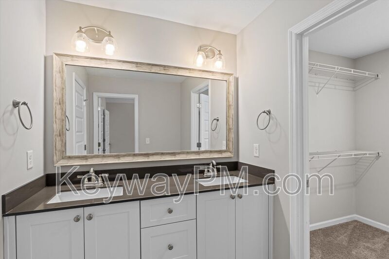 1043 Linsmore Ave- Canterbury Farms property image