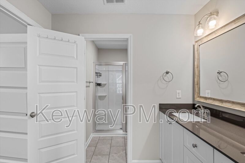 1043 Linsmore Ave- Canterbury Farms property image