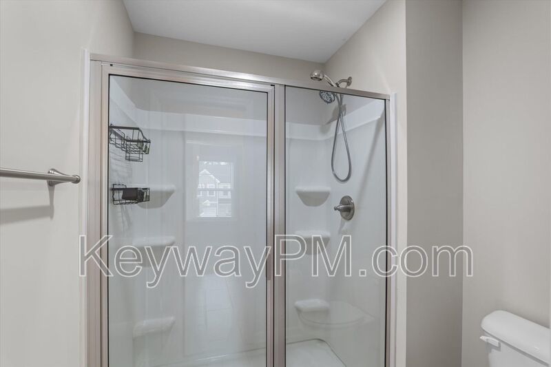 1043 Linsmore Ave- Canterbury Farms property image