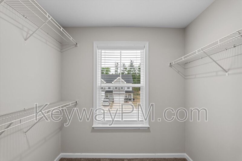 1043 Linsmore Ave- Canterbury Farms property image
