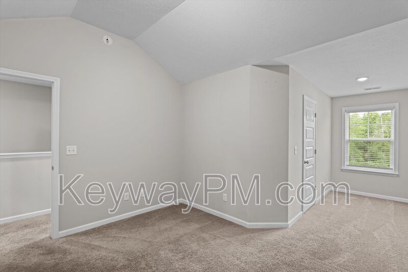 1043 Linsmore Ave- Canterbury Farms property image