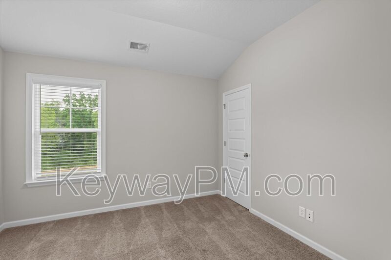 1043 Linsmore Ave- Canterbury Farms property image