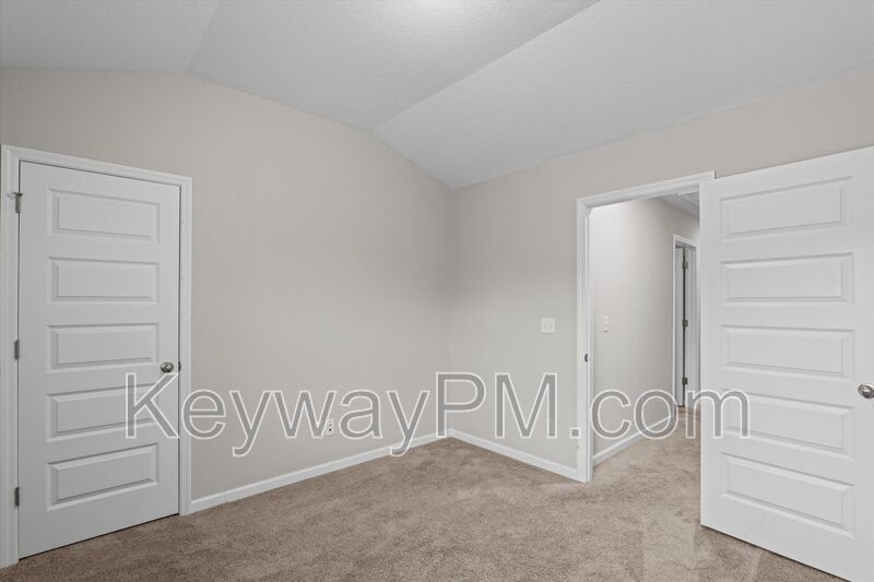 1043 Linsmore Ave- Canterbury Farms property image
