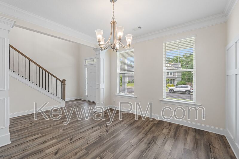 585 Hampton Drive-Windsor property image