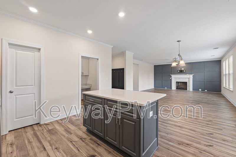 585 Hampton Drive-Windsor property image
