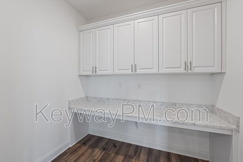 585 Hampton Drive-Windsor property image