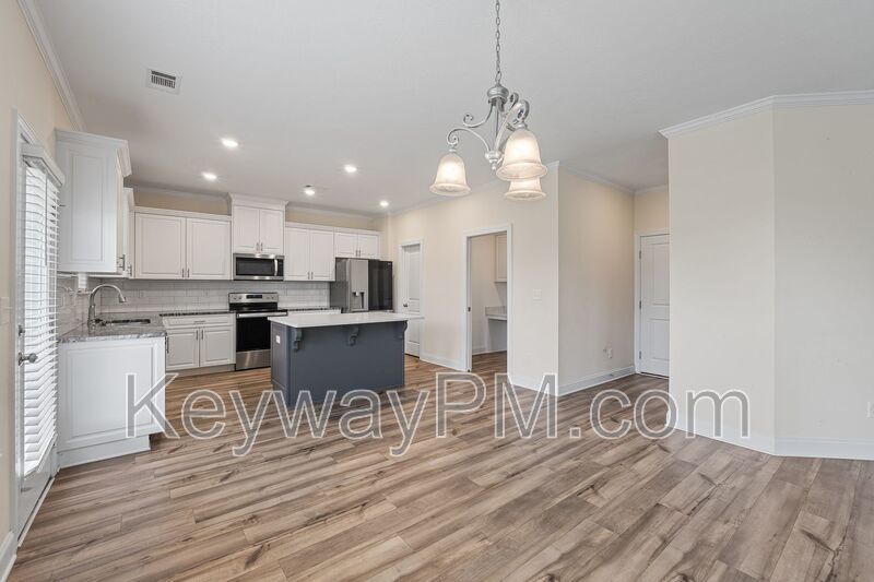 585 Hampton Drive-Windsor property image