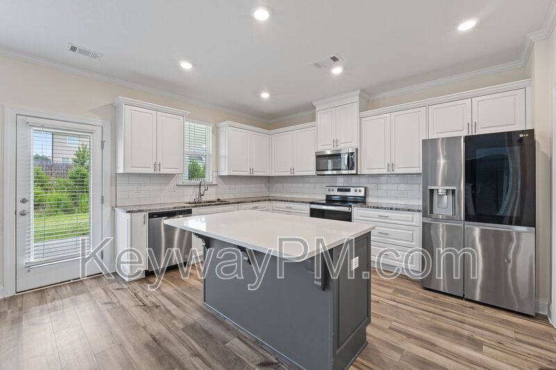 585 Hampton Drive-Windsor property image